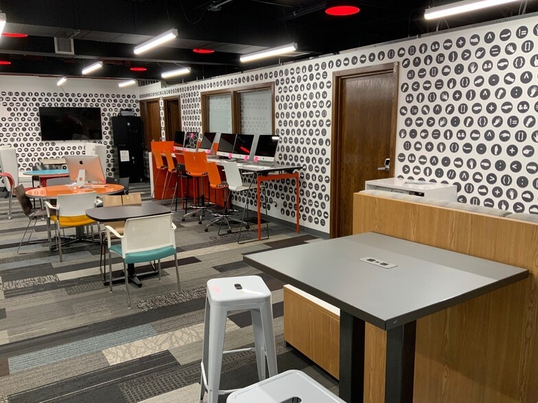 5400 S Pulaski Rd, Chicago, IL for lease - Interior Photo - Image 3 of 7