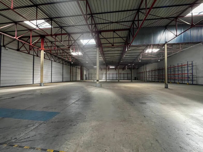 Industrial in Avignon for lease - Interior Photo - Image 3 of 7