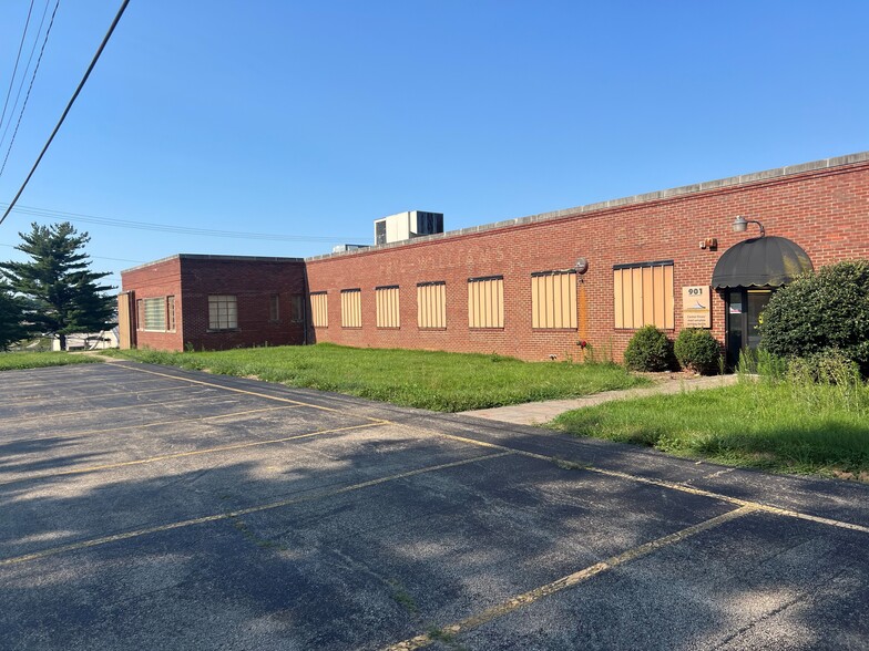 901 N MacArthur Blvd, Springfield, IL for lease - Building Photo - Image 3 of 9