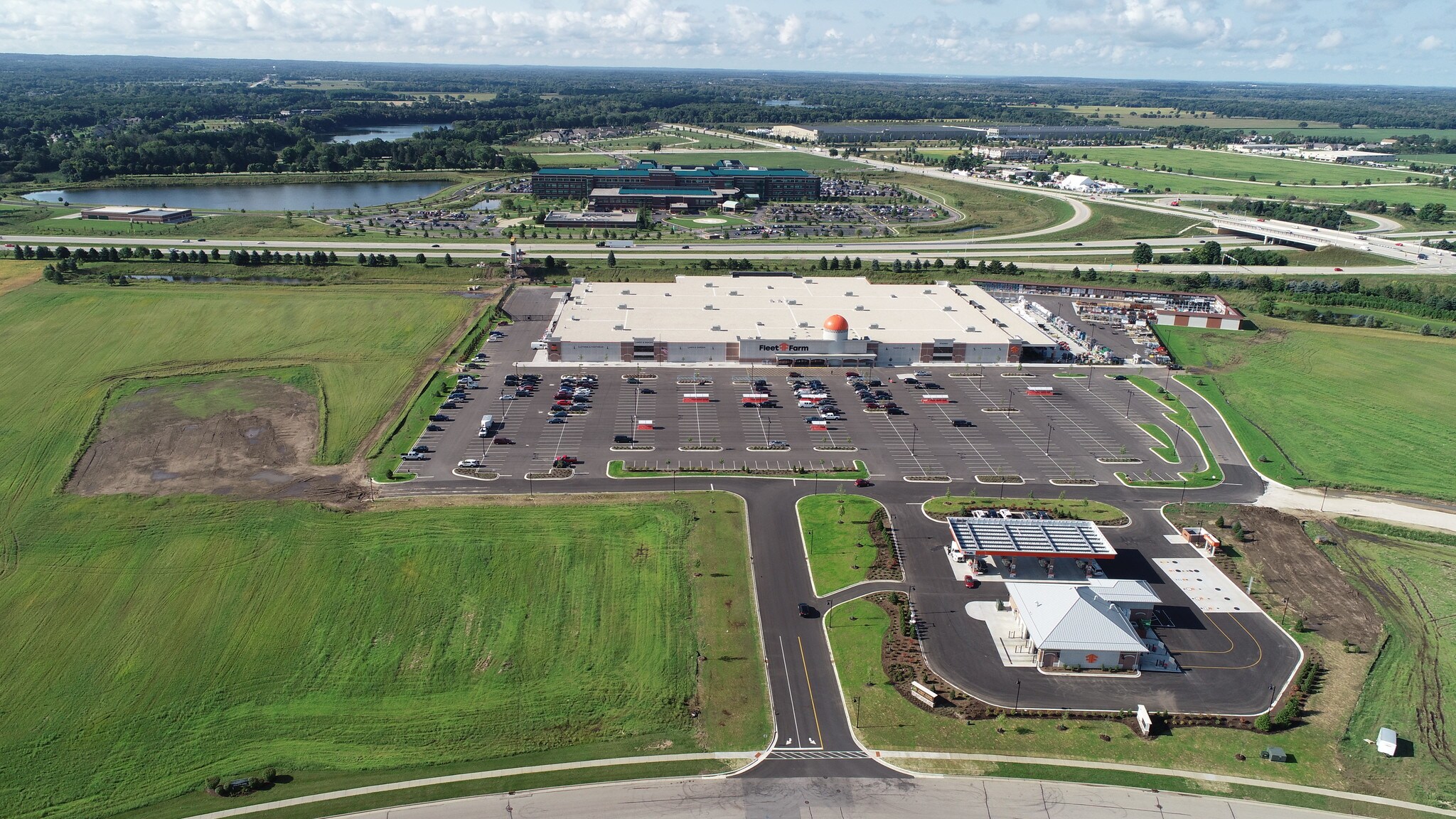 1555 Pabst Farms Blvd, Oconomowoc, WI 53066