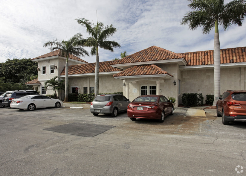 555 S Pompano Pky, Pompano Beach, FL for lease - Building Photo - Image 3 of 14