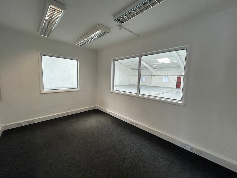 Laundry Rd, Minster for lease - Building Photo - Image 3 of 25