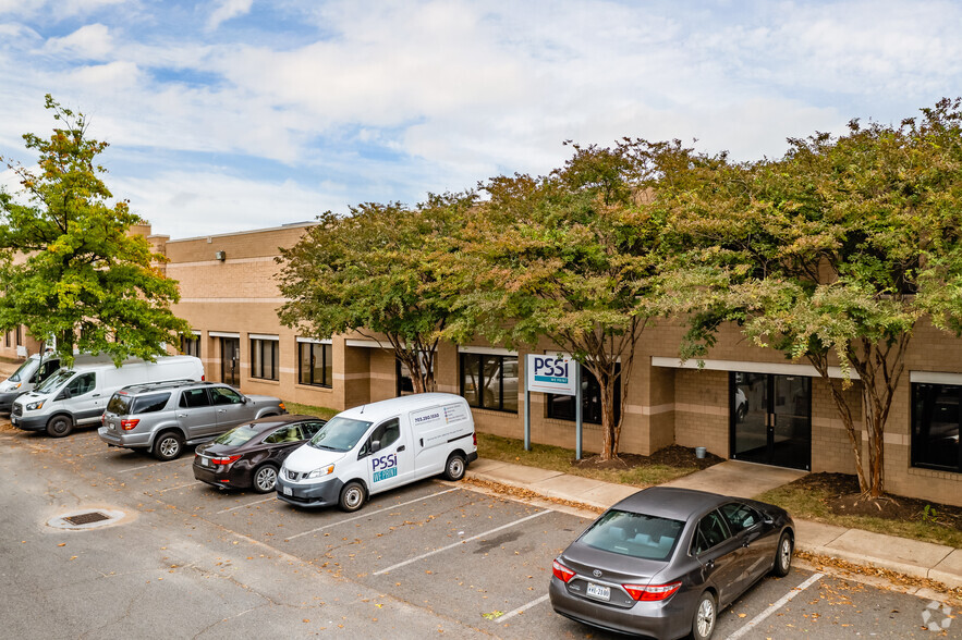 4291-4309 Henninger Ct, Chantilly, VA for lease - Building Photo - Image 3 of 4