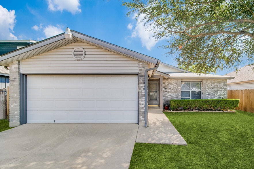 San Antonio Metro Residential Rentals portfolio of 1 properties for sale on LoopNet.com - Building Photo - Image 2 of 4