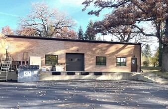 39W433 Highland Ave, Elgin, IL for lease Building Photo- Image 2 of 3