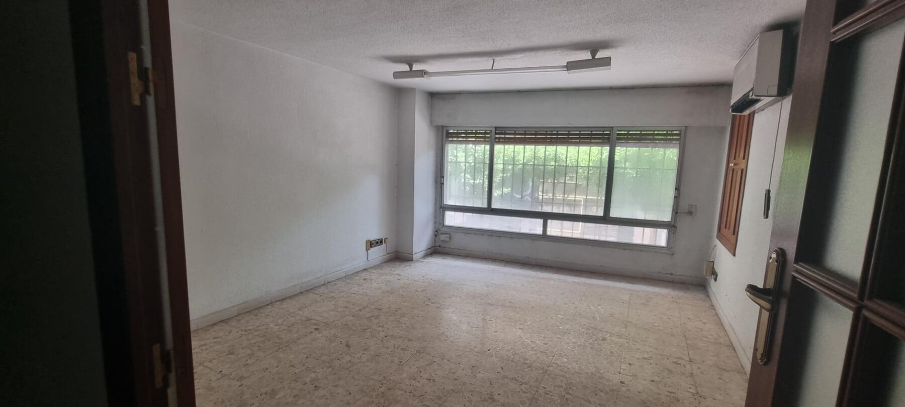 Murcia, MUR 30003 - Unit DR - - Interior Photo - Image 1 of 6