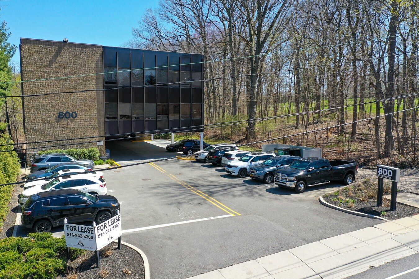 800 Community Dr, Manhasset, NY 11030