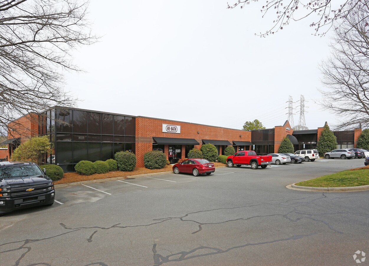 921 Matthews Mint Hill Rd, Matthews, NC 28105