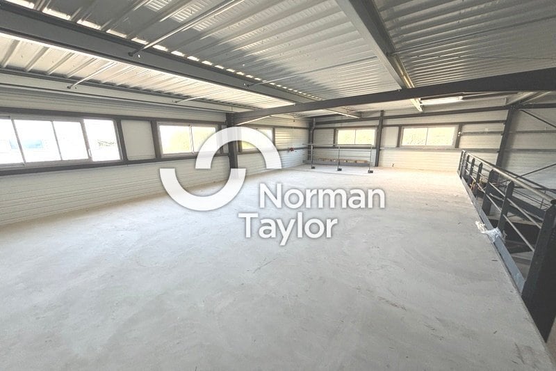 Flex in Montpellier for lease - Interior Photo - Image 2 of 4