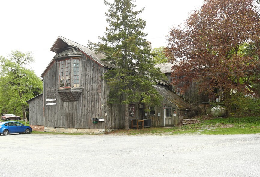 66 Colgate Hts, Bennington, VT for sale - Primary Photo - Image 1 of 1