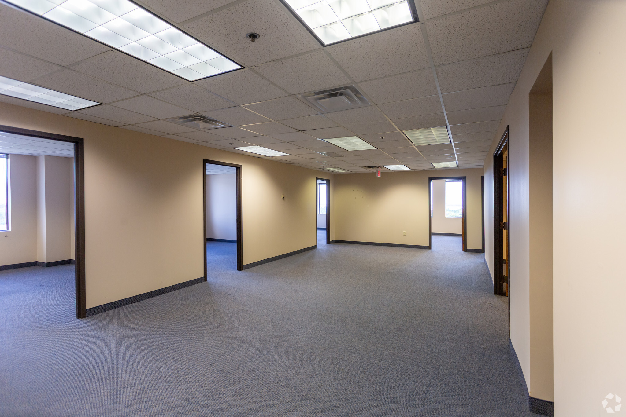 4005 NW Expressway, Oklahoma City, OK for lease Interior Photo- Image 1 of 10