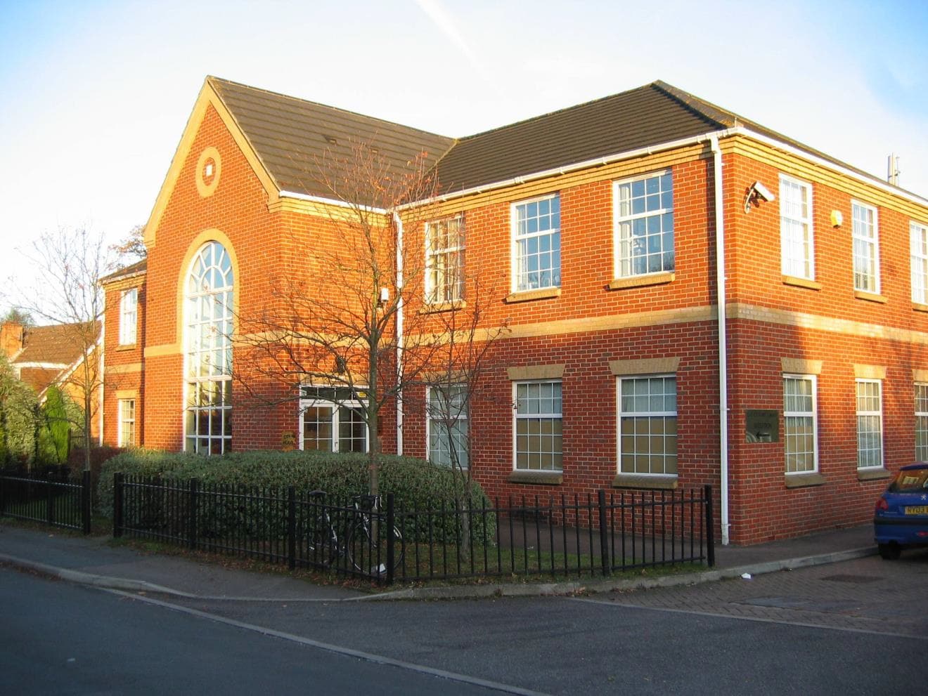 2 Freemantle Rd, Bagshot for sale Primary Photo- Image 1 of 1