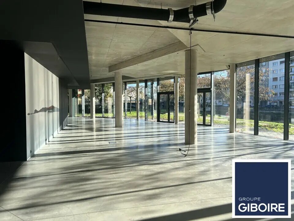 Retail in Rennes for lease Interior Photo- Image 1 of 5