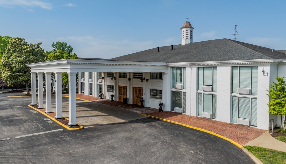 4004 Gardiner Point Dr, Louisville, KY for sale Building Photo- Image 1 of 17