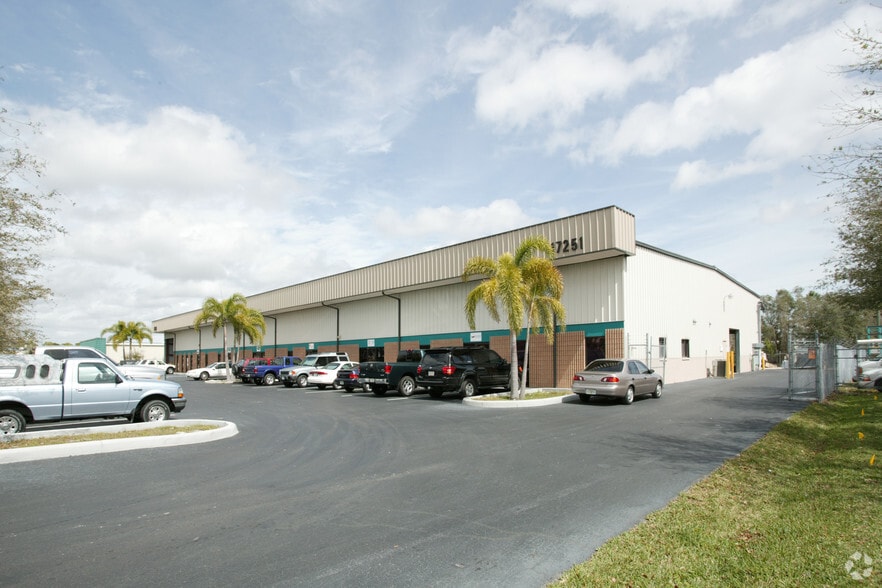 17251 Alico Center Rd, Fort Myers, FL for lease - Building Photo - Image 2 of 5