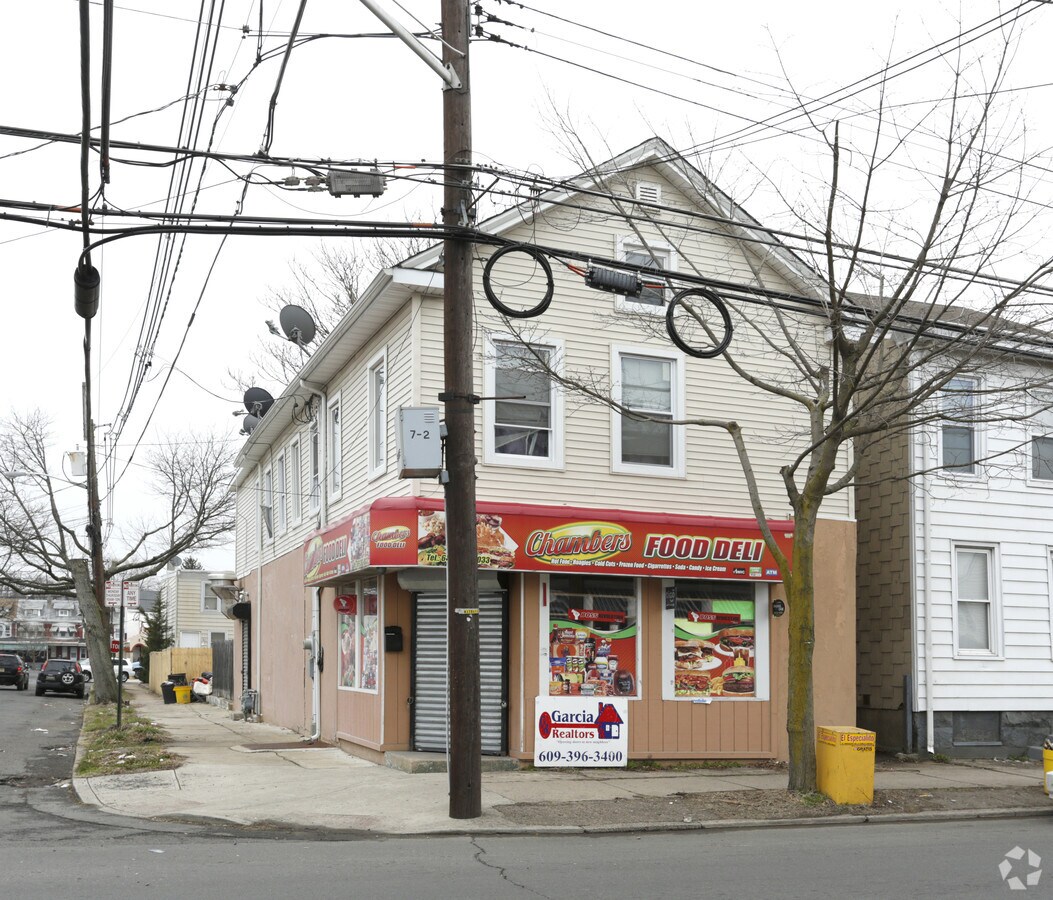 761 Chambers St, Trenton, NJ 08611
