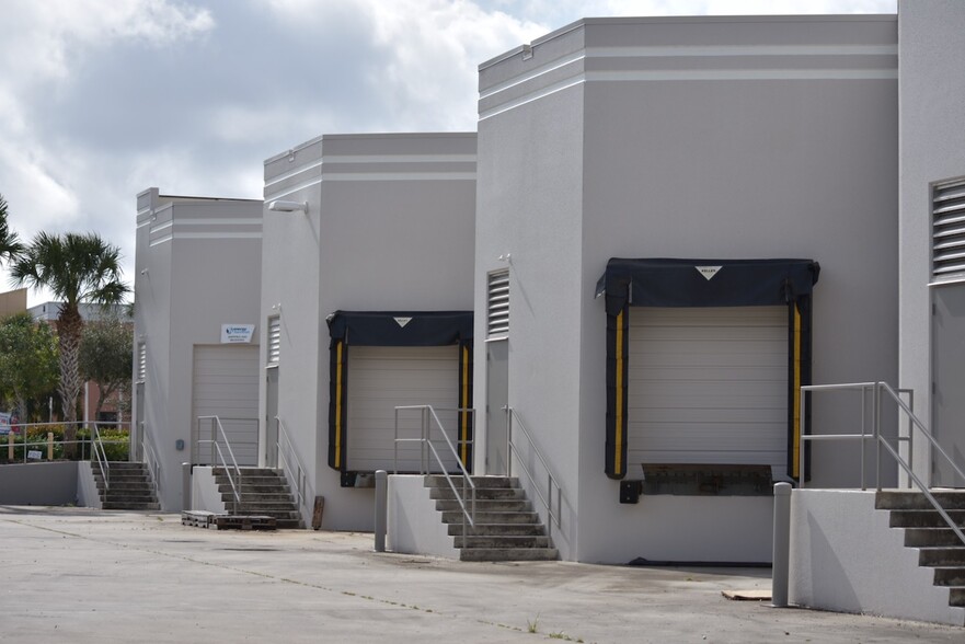 71-79 Mid Cape Ter, Cape Coral, FL for lease - Building Photo - Image 3 of 18