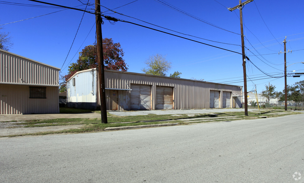 5602-5604 Trendale St, Houston, TX for lease - Primary Photo - Image 2 of 3