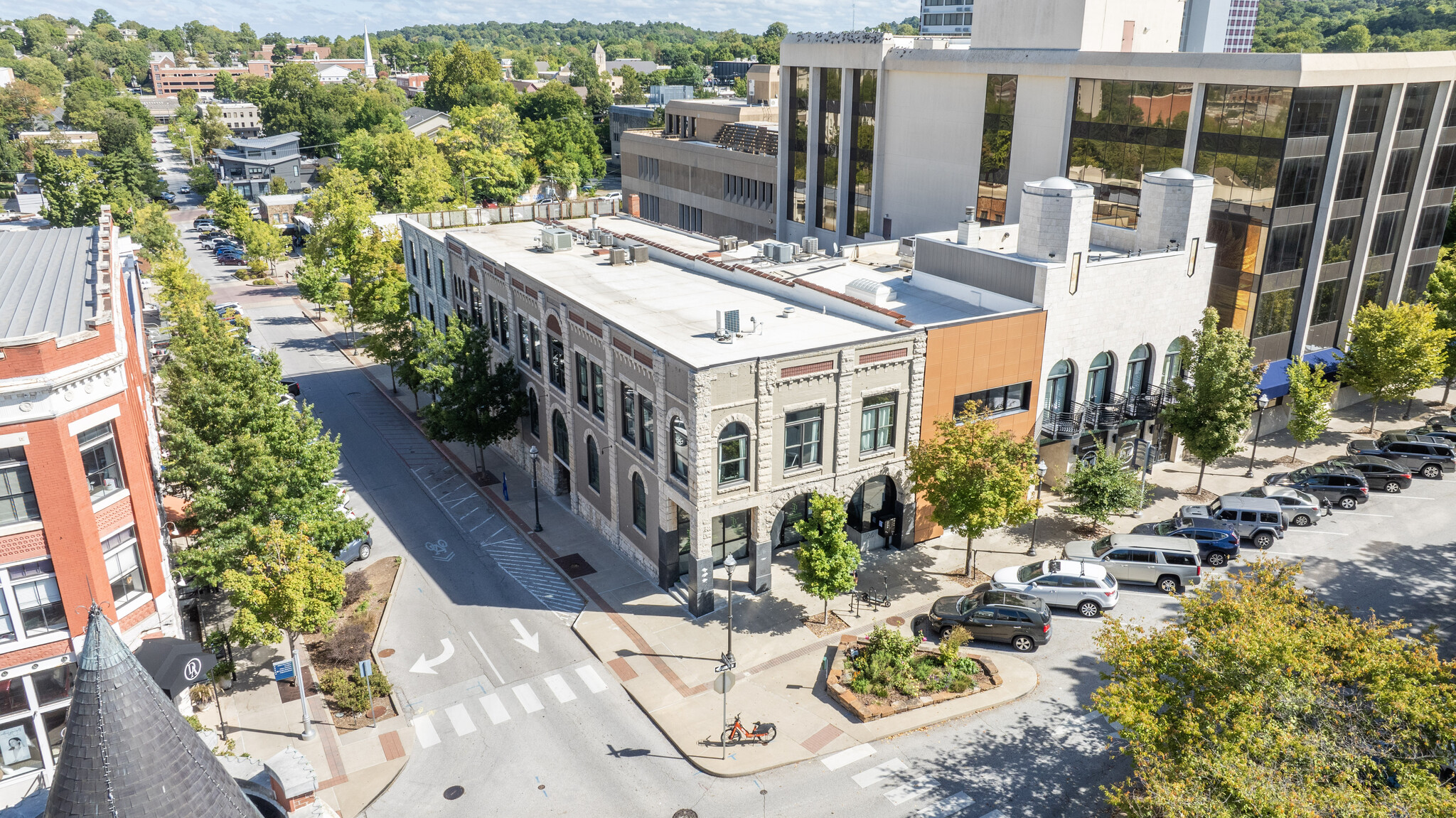 26 W Center St, Fayetteville, AR for lease Building Photo- Image 1 of 11