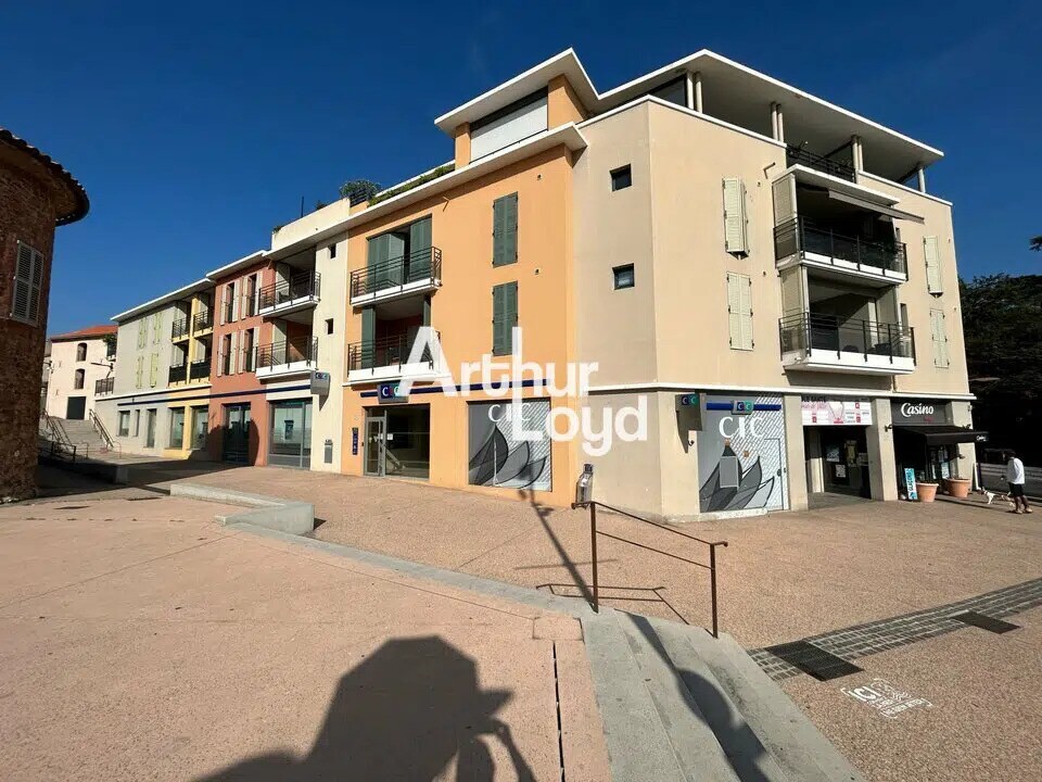 Retail in Fréjus for lease Building Photo- Image 1 of 6