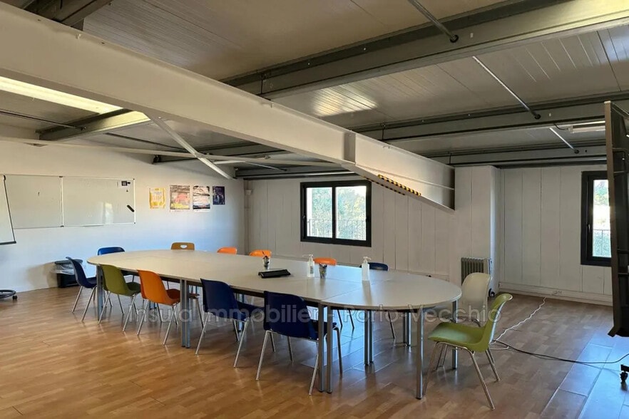 Office in Porto-Vecchio for lease - Interior Photo - Image 3 of 8