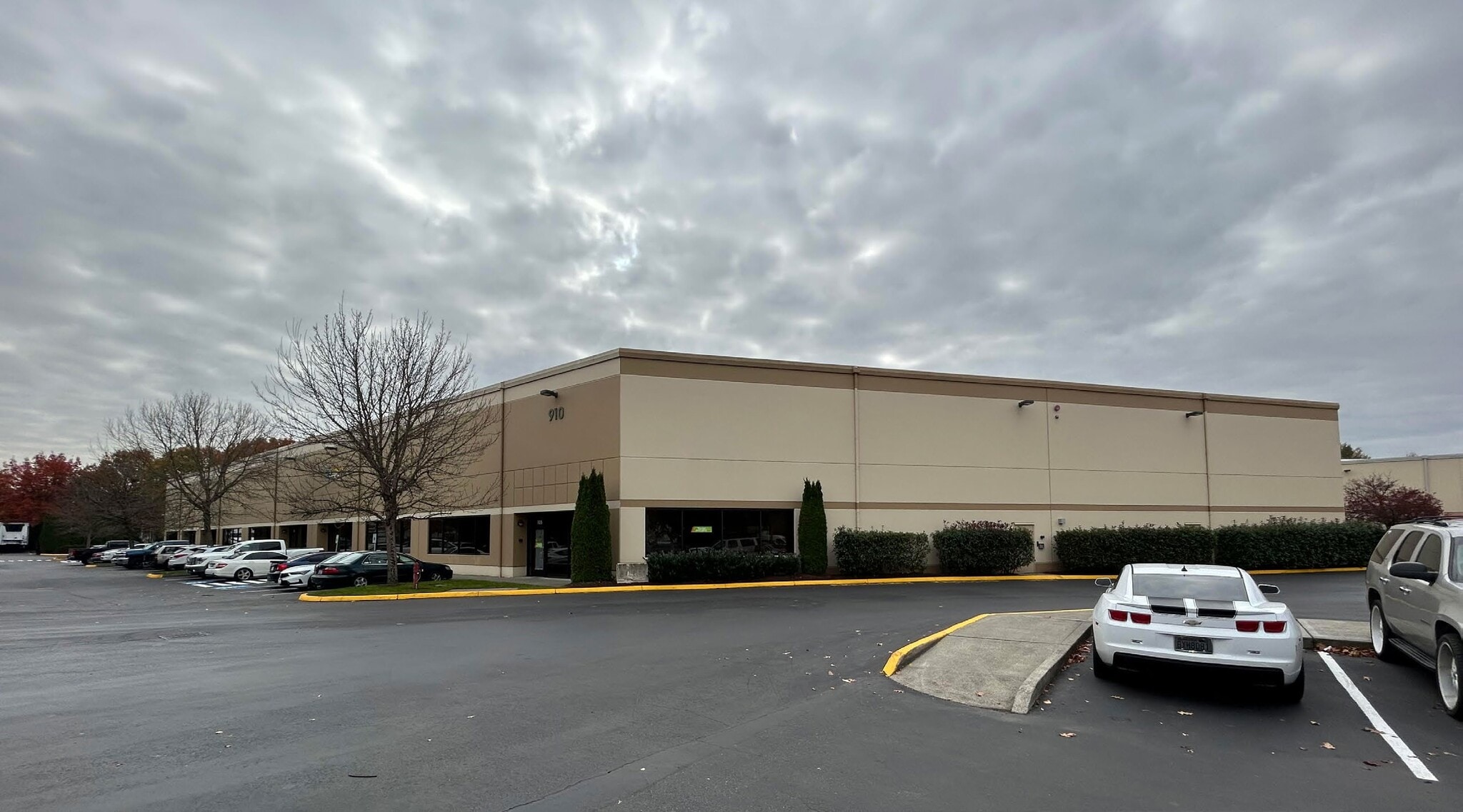 910-914 Valley Ave NW, Puyallup, WA for lease Building Photo- Image 1 of 3