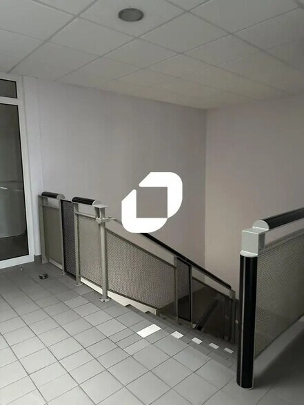 Office in Eybens for lease - Interior Photo - Image 3 of 11