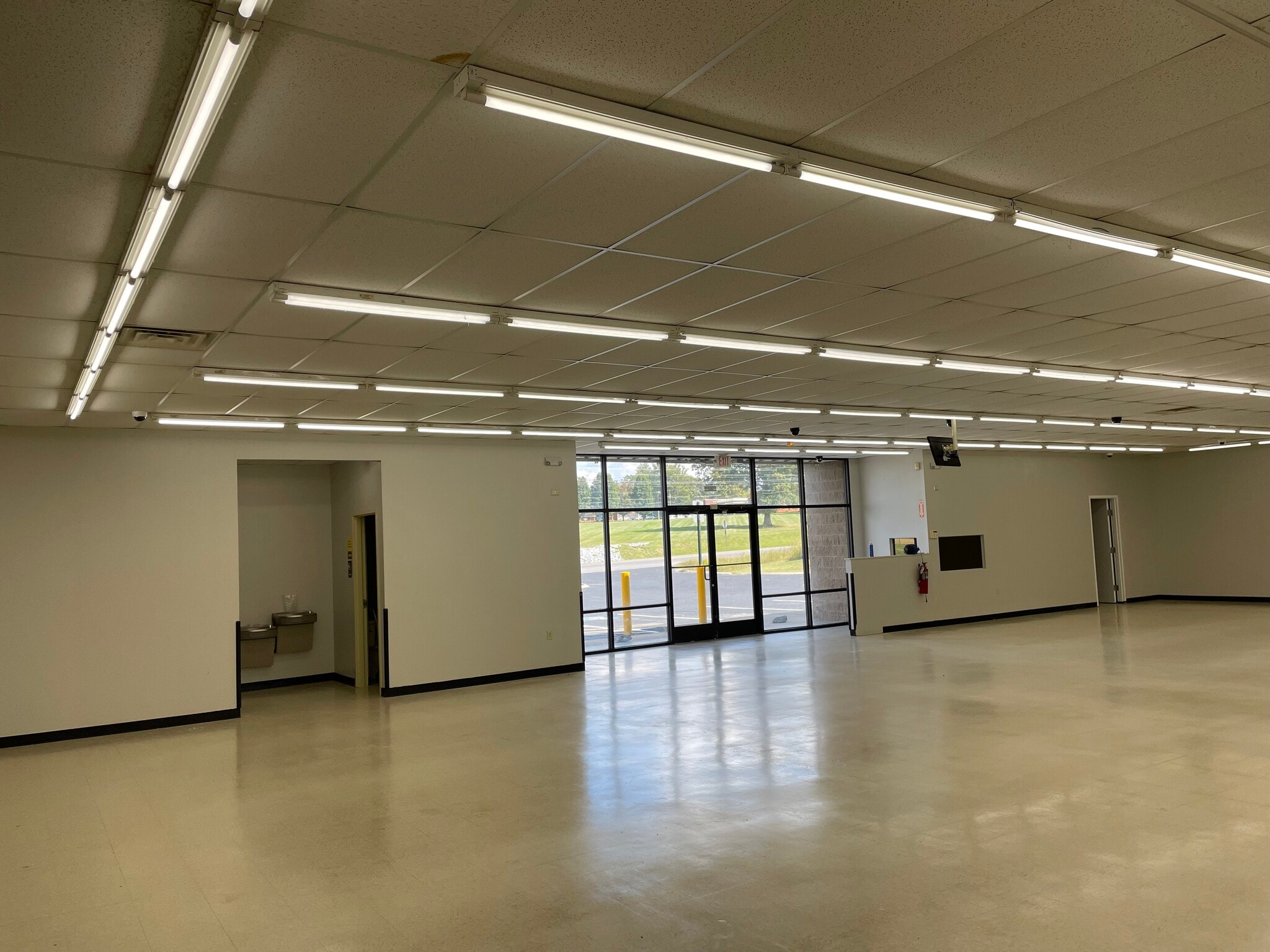 2735 Moscow Ave, Hickman, KY for sale Interior Photo- Image 1 of 5