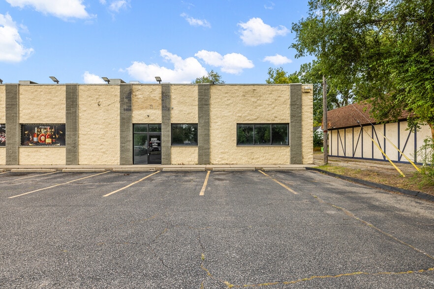 10840-10850 W 9 Mile Rd, Oak Park, MI for lease - Building Photo - Image 3 of 45