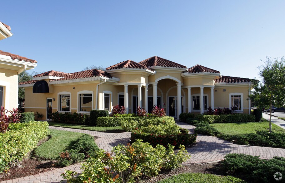 3368 Woods Edge Cir, Bonita Springs, FL 34134