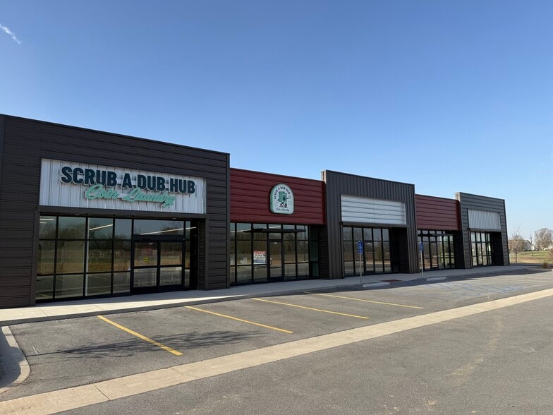 1350 N Maxine Ave, Nixa, MO for lease - Building Photo - Image 1 of 34