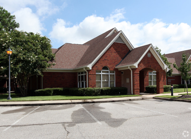 8065 Club Pky, Cordova, TN for lease - Building Photo - Image 3 of 4