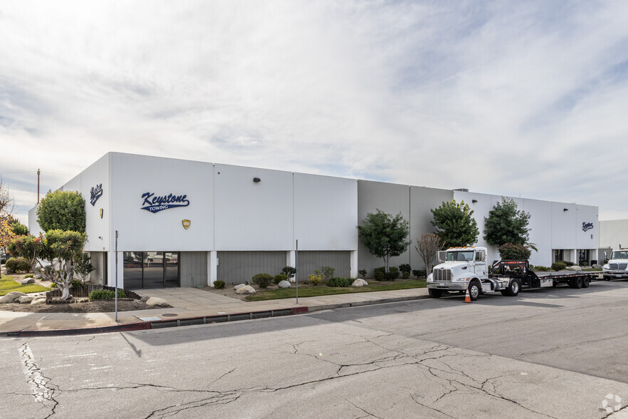 8045 Woodley Ave, Van Nuys, CA for lease - Building Photo - Image 3 of 18