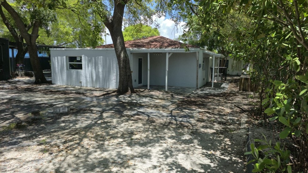 181 NW 44th St, Miami, FL for lease - Building Photo - Image 1 of 8
