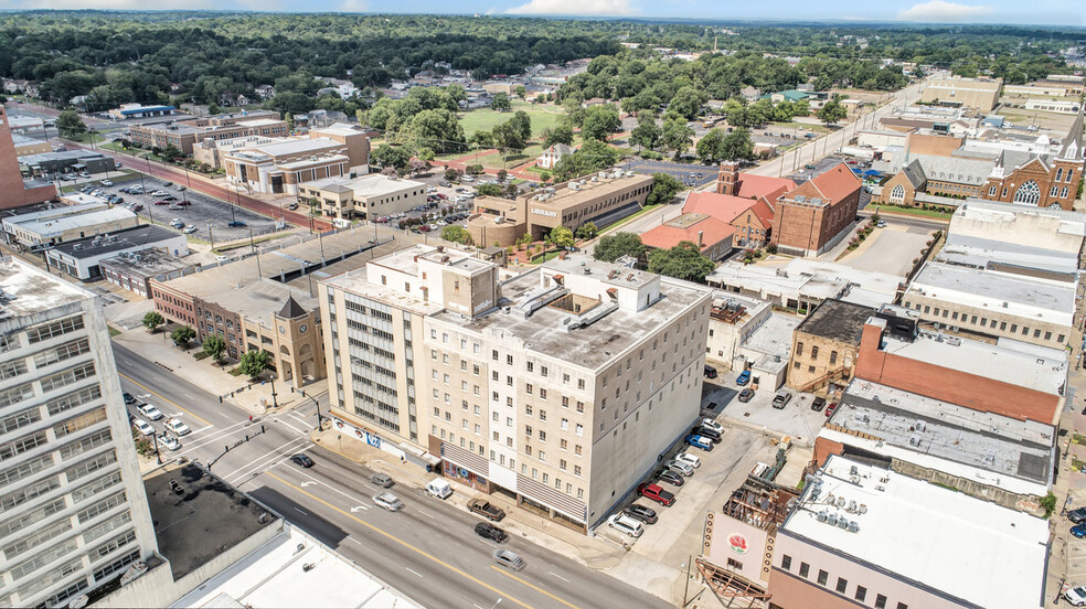 121 S Broadway Ave, Tyler, TX for lease - Building Photo - Image 2 of 8