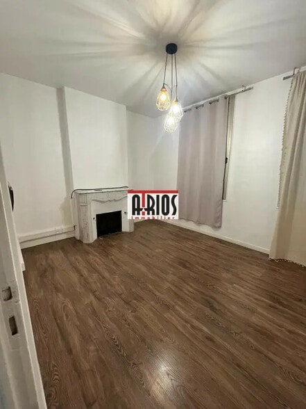 Flex in Hyères for lease - Building Photo - Image 2 of 9