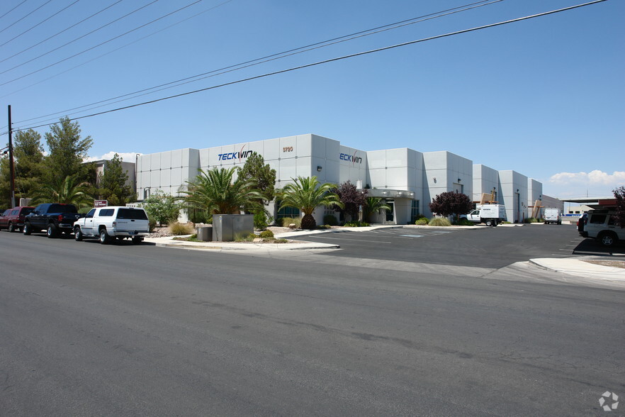 3720 W Oquendo Rd, Las Vegas, NV for lease - Primary Photo - Image 1 of 27