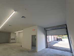 5280 10th Ave N, Greenacres, FL for lease Interior Photo- Image 2 of 5