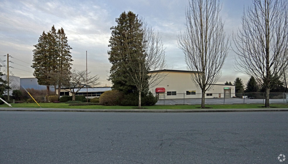 4242 Phillips Ave, Burnaby, BC for lease - Building Photo - Image 3 of 7