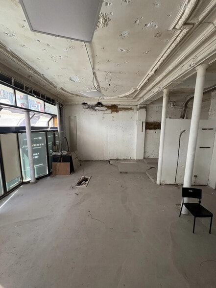 Retail in Paris for lease - Interior Photo - Image 3 of 5