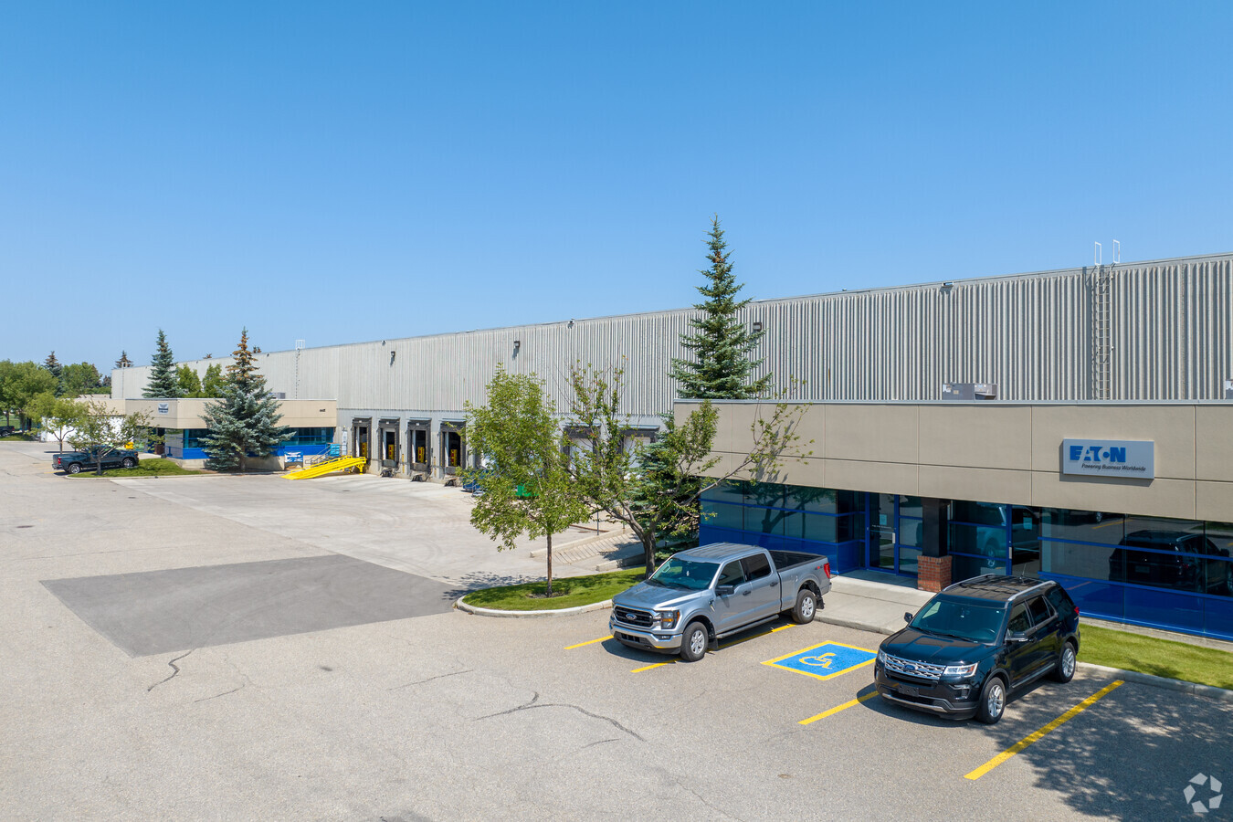 2726 45th Ave SE, Calgary, AB T2B 1K4 | LoopNet