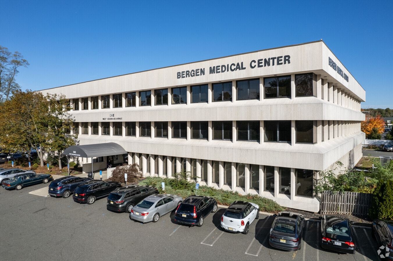 1 W Ridgewood Ave, Paramus, NJ 07652