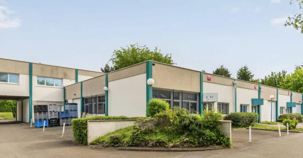 Office in Trappes for lease - Building Photo - Image 1 of 6