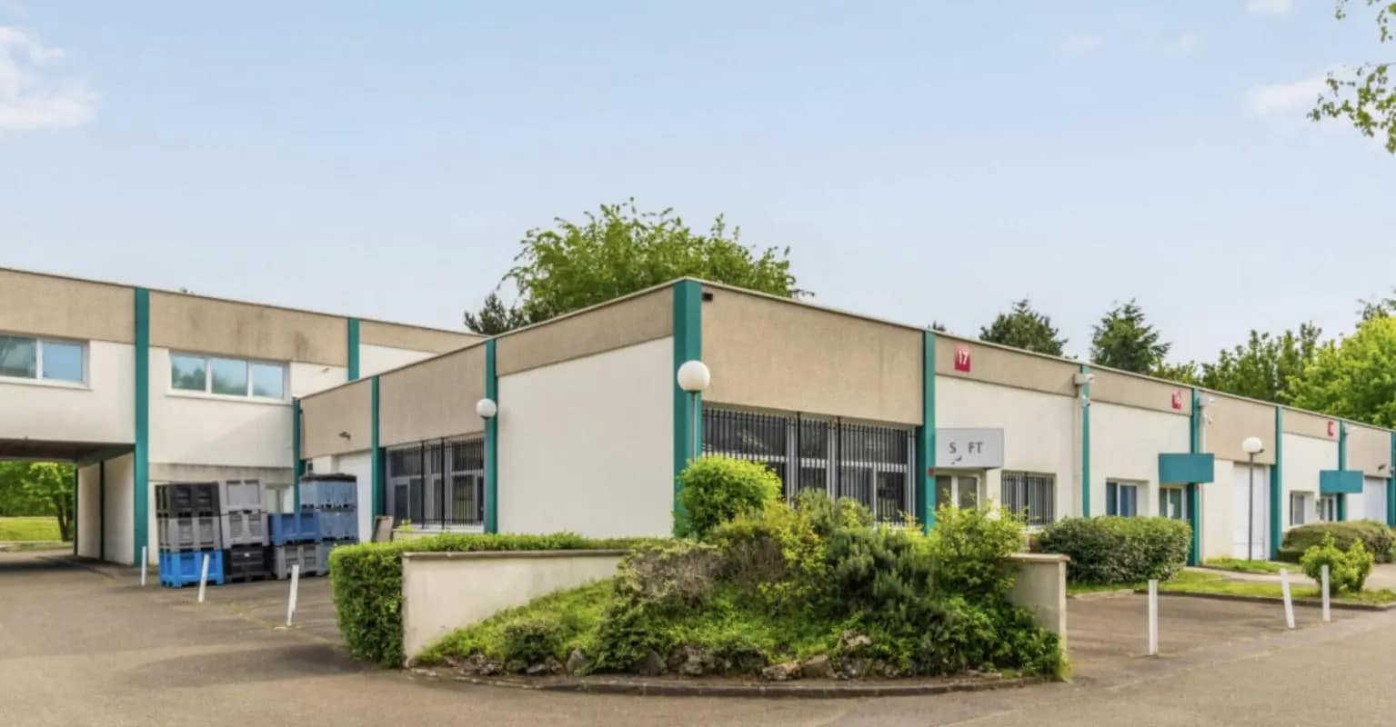 Office in Trappes for lease Building Photo- Image 1 of 7