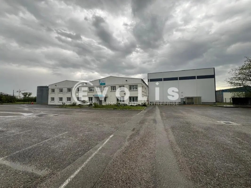 Flex in Meyzieu for sale Building Photo- Image 1 of 15