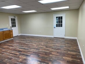 55 Lamb Loop, Tifton, GA for lease Interior Photo- Image 2 of 16