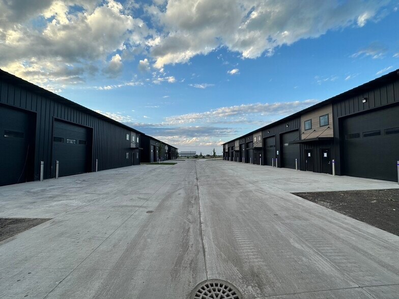 3800 98th Ave S, Horace, ND 58047 Luxstor Garage Condos