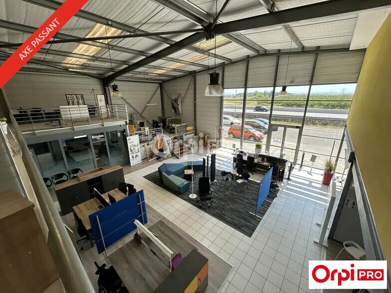 Flex in Saint-Marcel-lès-Valence for lease - Interior Photo - Image 1 of 8