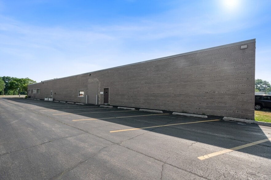 7533 Central Ave, Skokie, IL for lease - Building Photo - Image 3 of 13