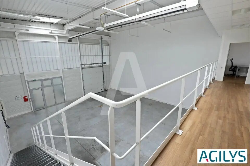 Flex in Palaiseau for lease Interior Photo- Image 1 of 9